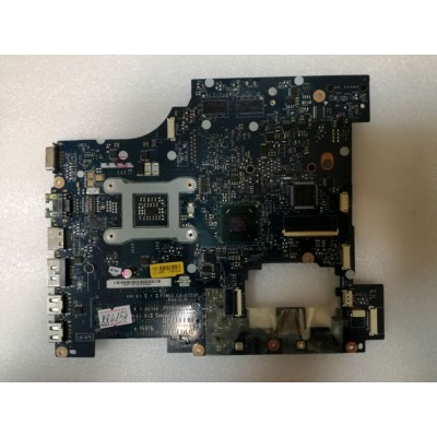 MB BAD - донор Lenovo IdeaPad G570 PIWG2 D06 PIWG2 LA-6753P (11S11013569Z, 11S102500019Z) LA-6753P REV: 1.0., Intel SLJ4P BD82HM65, ATI 216-0774207, 4 чипа Samsung K4W2G1646C-HC12 - снято что-то