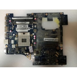 MB BAD - донор Lenovo IdeaPad G570 PIWG2 D06 PIWG2 LA-6753P (11S11013569Z, 11S102500018Z) LA-6753P REV: 1.0., Intel SLJ4P BD82HM65, ATI 216-0774207, 4 чипа Samsung K4W2G1646C-HC12 - снято что-то