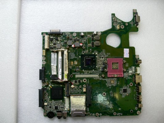 MB BAD - донор Toshiba Satellite A300-15E , E3C (QTF5PC82201404 31BL5MB00X0) DABL5SMB6E0 REV:E, Intel SLA5Q NH82801HBM