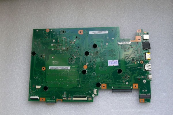 MB BAD - донор Asus X705UV MB._0M (90NB0EW0-R00060, 60NB0EW0-MB7000 (201)) X705UQ REV. 2.0, N16V-GWR1-S-A2, 2 чипа Micron 7IA47 D9SXC MT51J256M32HF-60:A - снято CPU