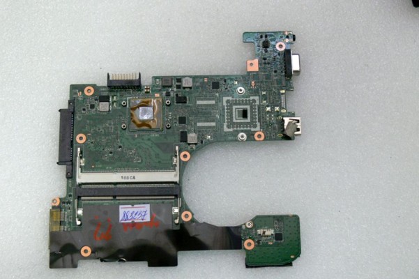 MB BAD - донор Asus Eee PC 1215N/VX6 (60-OA38MB3000-B04) 1215N/VX6 REV.1.5., Intel SLBXE Atom N570, Intel SLGXX CG82NM10