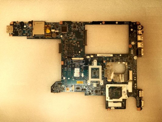 MB BAD - донор Lenovo IdeaPad Y470 PIQY0 LA-6881P (11S102001070Z) PIQY0 LA-6881P REV: 1.0., nVidia N12P-GT-A1, 8 чипов Hynix H5TQ1G63BFR, HUB