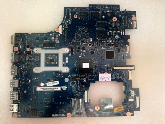 MB BAD - донор Lenovo IdeaPad G770 PIWG4 D07 (11S11013582Z, 11S102001065Z) PIWG4 LA-6758P REV:1.0, AMD 216-0810005, Intel SLJ4P BD82HM65, 8 чипов Hynix H5TQ2G63BFR