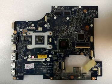 MB BAD - донор Lenovo IdeaPad G570 PIWG2 D06 PIWG2 LA-6753P (11S11013569Z, 11S102500018Z) LA-6753P REV: 1.0., Intel SLJ4P BD82HM65, ATI 216-0774207, 4 чипа Samsung K4W2G1646C-HC12 - снято что-то