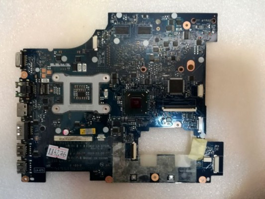 MB BAD - донор Lenovo IdeaPad G570 PIWG2 D06 (11S11013569Z, 11S102001066Z) LA-6753P REV: 1.0., ATI 218-0774207, Intel SLJ4P BD82HM65, 4 чипа Samsung K4W2G1646C-HC12 - снято что-то