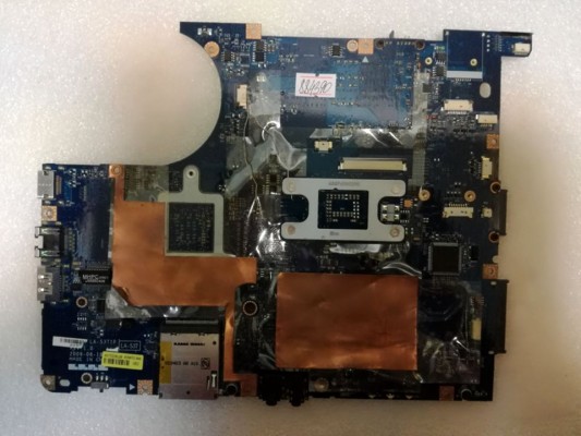 MB BAD - донор Lenovo IdeaPad Y550, Y550P NIWBA LA-5371P (11S168003603Z, 11S102000734Z) REV: 1.0., nVidia N10P-GS-A2, Intel SLGWN, 8 чипов Samsung K4W1G11646E-HC12 - снято что-то