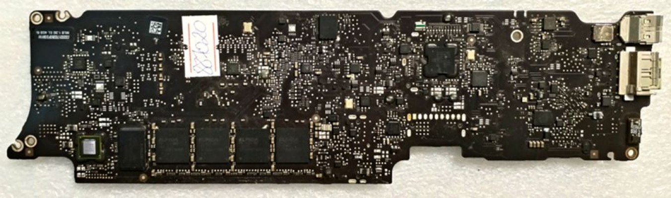 MB BAD - под восстановление Apple MacBook Air 13 A1465 (820-3435-A), Intel SR16M, BROADCOM BCM15700A2 KFEB6 TN1317 P12 284690 B3, SK hynix H5TC4G63AFR PBA 312A, 4 чипа ELPIDA F8132A1MC-GD-F 13180R21600