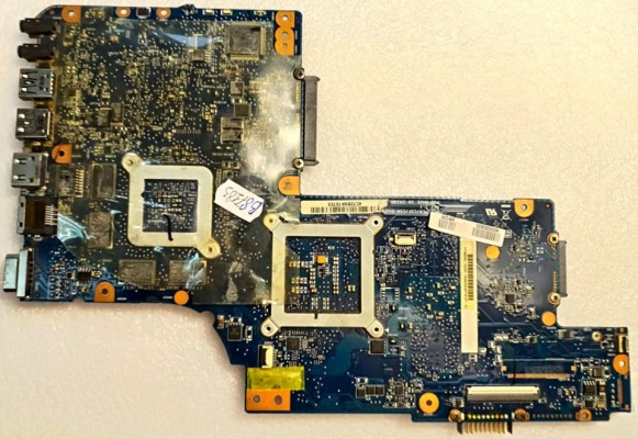 MB BAD - под восстановление Toshiba Satelite C850 (11748260-00200-69N0ZWM2YA12P-01) PLF/PLR/CSF/CSR DSC REV: 2. 1, Intel SJTNW, AMD 216-08100, 4 чипа AMD 23EY2387MC11 D9PLM 1222, 4 чипа AMD 23EY2387MC11 D9PLM 1220